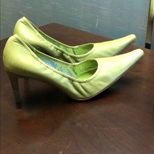 Spring Bright Green Pump